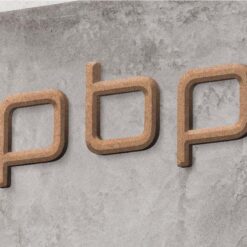 Letra Corporea Madera DM Biselada Logo sobre pared