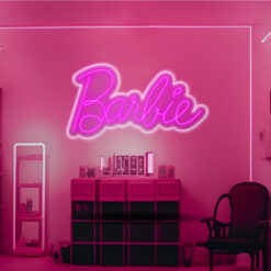 Neon led barbie retro con letras en neon rosa y metacrilato transparente sobre habitacion