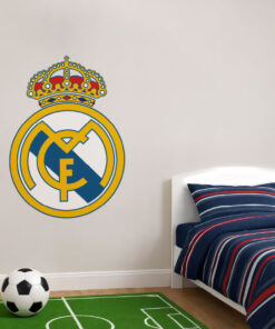 Montaje de habitación juvenil con Vinilo Decorativo Auto Adhesivo de Futbol Escudo del Real Madrid