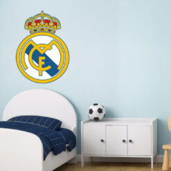 Montaje de habitación infantil con Vinilo Decorativo Auto Adhesivo de Futbol Escudo del Real Madrid