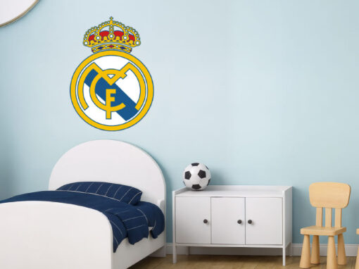 Montaje de habitación infantil con Vinilo Decorativo Auto Adhesivo de Futbol Escudo del Real Madrid