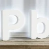 Letras Corpóreas en PVC Blanco Retroiluminado, con luz LED por detras