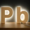 Letras corpóreas en madera retroiluminada
